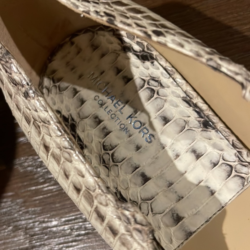 NWOB Michael KORS Collection Snakeskin Flats, 37.5 (US 7.5) - Picture 8 of 9